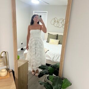 Elegant White Strapless Lace Dress